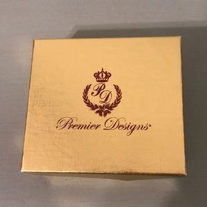 Final Touch Necklace by Premier Designs